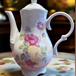 Menuet Poland "Royal Vienna Collection" Porcelain Teapot